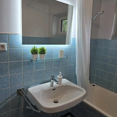 Allergrün, Terrasse, Garten, Stellplatz! Apartamento *