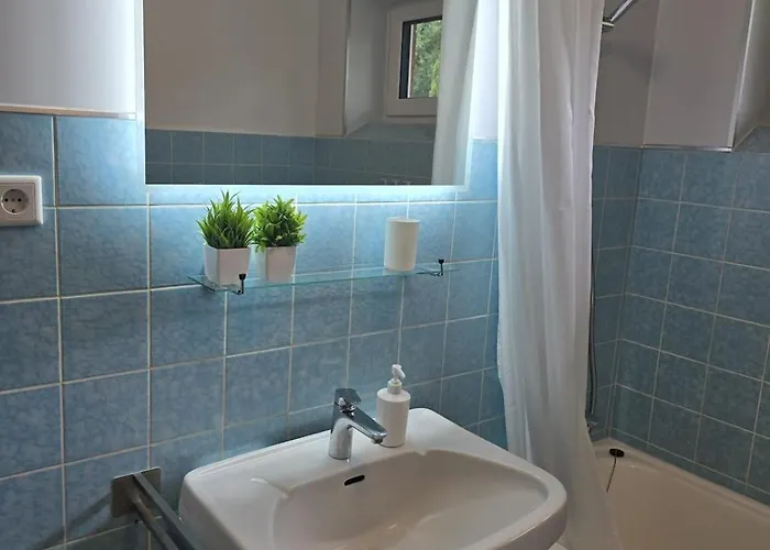 Allergruen, Terrasse, Garten, Stellplatz! Appartement *